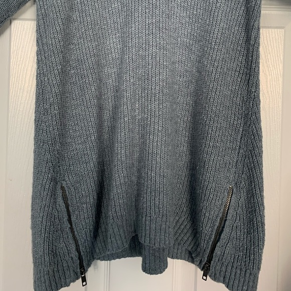 AE cold shoulder sweater - Picture 2 of 4